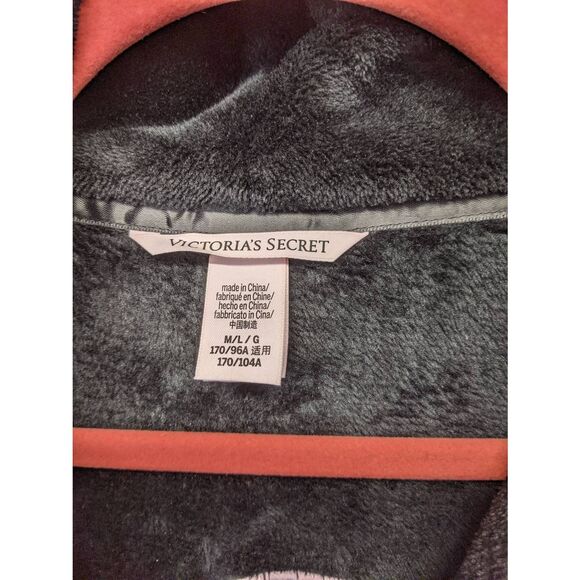 Victoria's  Secret Short Cozy Plush Robe Embroidered Logo Sz M - L Black Fuzzy S - Picture 3 of 6